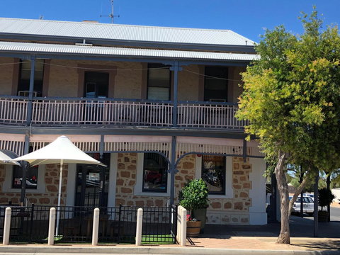 Cornwall Hotel - VIC Tourism 1