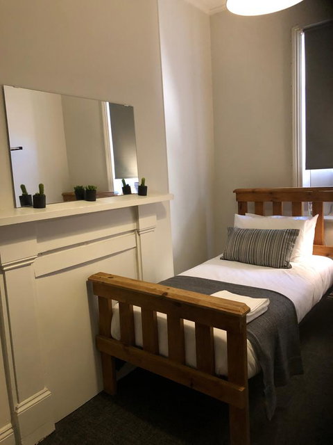 Cornwall Hotel - VIC Tourism 15