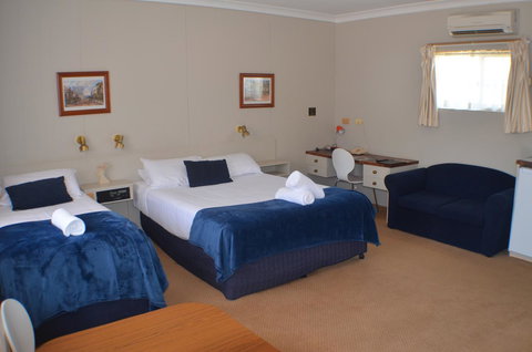 Deer Park Motor Inn Armidale - VIC Tourism 1