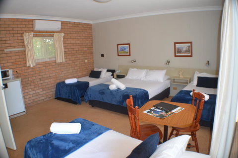 Deer Park Motor Inn Armidale - VIC Tourism 9