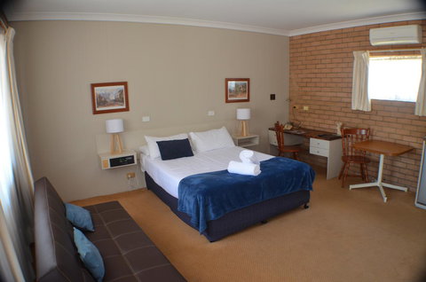 Deer Park Motor Inn Armidale - VIC Tourism 7