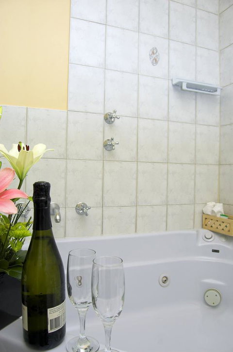 Victoria Hotel Strathalbyn - VIC Tourism 1