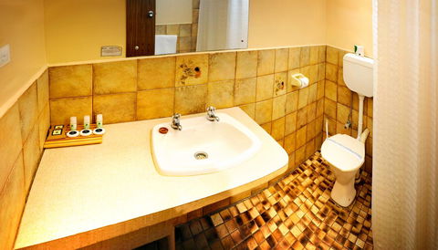 Highway One Motel - VIC Tourism 34