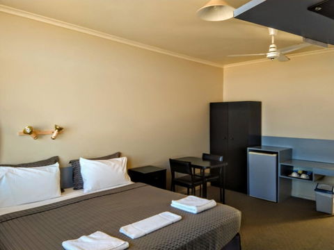 Highway One Motel - VIC Tourism 24