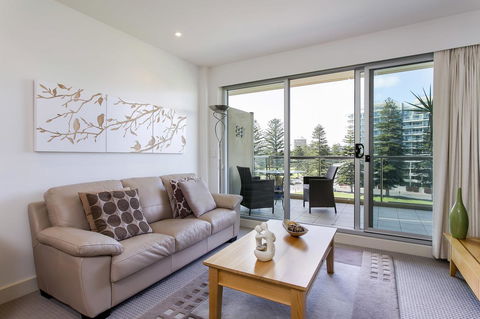 Glenelg Holiday Apartments-Pier - VIC Tourism 3