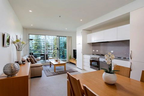 Glenelg Holiday Apartments-Pier - VIC Tourism 1