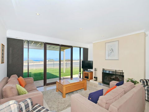 Pearl By The Sea - VIC Tourism 4
