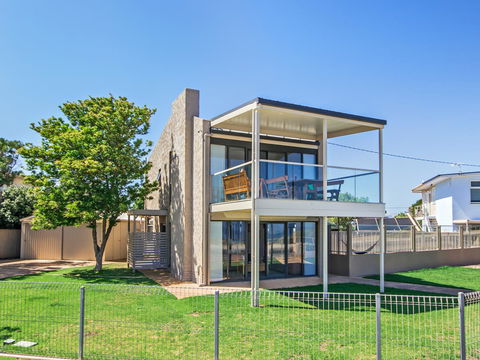 Pearl By The Sea - VIC Tourism 1