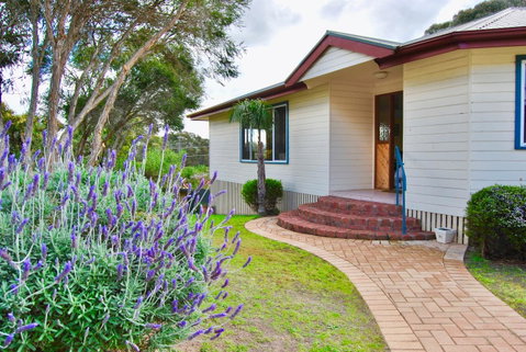 Annie\'s Balquhidder Cottage - VIC Tourism 0