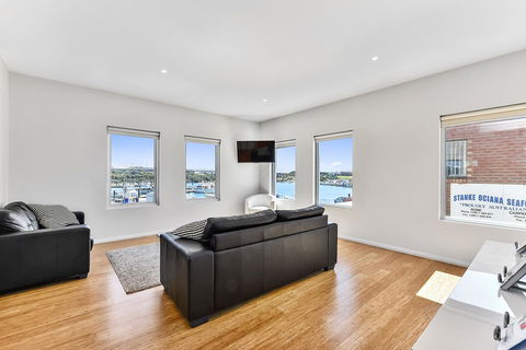 Robe Marina Accommodation - VIC Tourism 23