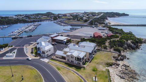 Robe Marina Accommodation - VIC Tourism 0