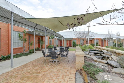 Strath Motel - VIC Tourism 0