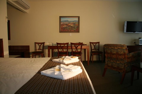Strath Motel - VIC Tourism 9