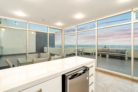 Glenelg Skyline Beachfront Penthouse, Adelaide - VIC Tourism 5