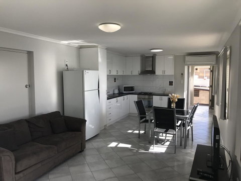Beachside & Jetty View Apartment 6 - Captain\'s Apt - VIC Tourism 17