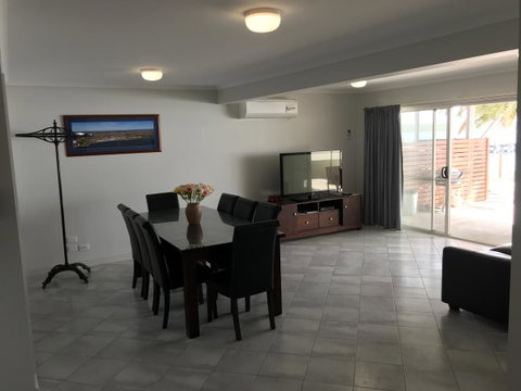 Beachside & Jetty View Apartment 6 - Captain\'s Apt - VIC Tourism 27