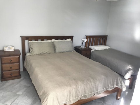 Beachside & Jetty View Apartment 6 - Captain\'s Apt - VIC Tourism 25