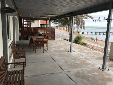 Beachside & Jetty View Apartment 6 - Captain\'s Apt - VIC Tourism 37