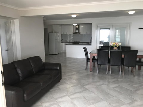 Beachside & Jetty View Apartment 6 - Captain\'s Apt - VIC Tourism 32