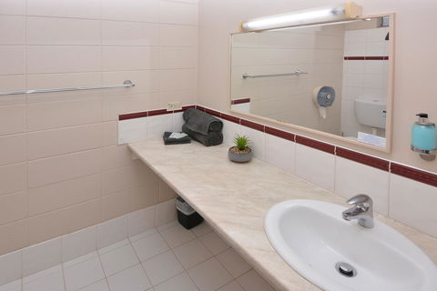 Motel Poinsettia - VIC Tourism 11