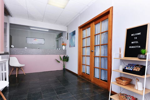 Motel Poinsettia - VIC Tourism 1