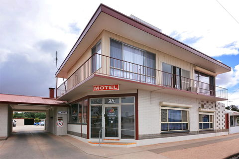 Motel Poinsettia - VIC Tourism 13