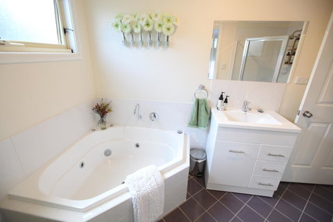 One Tree Bed And Breakfast - VIC Tourism 10