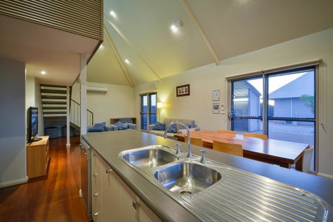 Exmouth Escape Resort - VIC Tourism 17