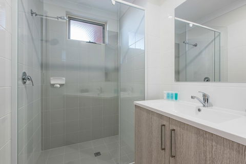 Jurien Bay Motel Apartments - VIC Tourism 11
