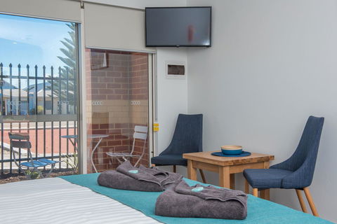 Jurien Bay Motel Apartments - VIC Tourism 8