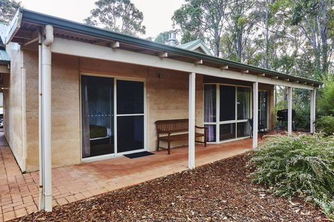 Eight Willows Retreat - VIC Tourism 25