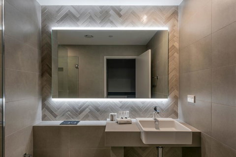 The Adnate Perth - Art Series - VIC Tourism 23