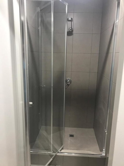 Perth City Backpackers Hostel - Note - Valid Passport Required To Check In - VIC Tourism 15