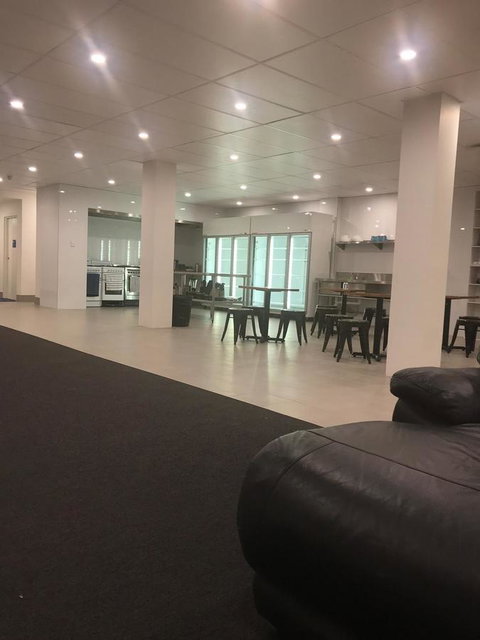 Perth City Backpackers Hostel - Note - Valid Passport Required To Check In - VIC Tourism 11