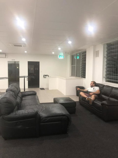 Perth City Backpackers Hostel - Note - Valid Passport Required To Check In - VIC Tourism 12