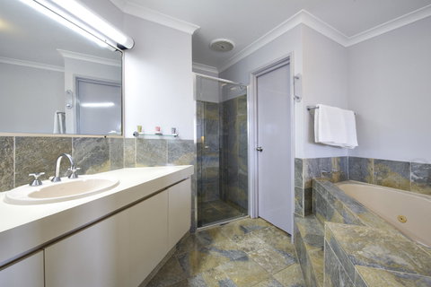 Abbey Beach Resort - VIC Tourism 19