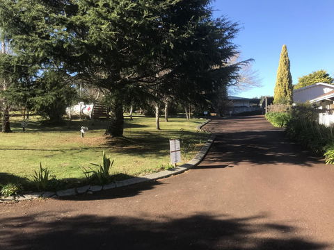 Karri Forest Motel - VIC Tourism 3