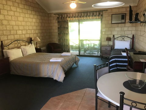 Karri Forest Motel - VIC Tourism 8