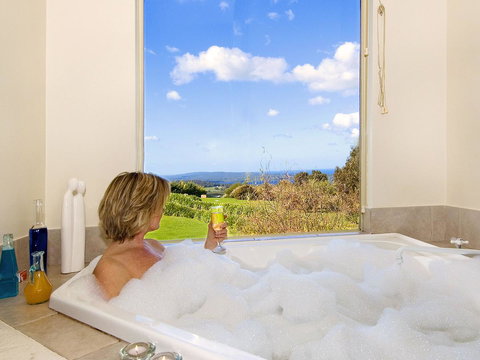 Chimes Spa Retreat - VIC Tourism 35