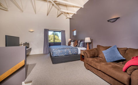 Chimes Spa Retreat - VIC Tourism 13