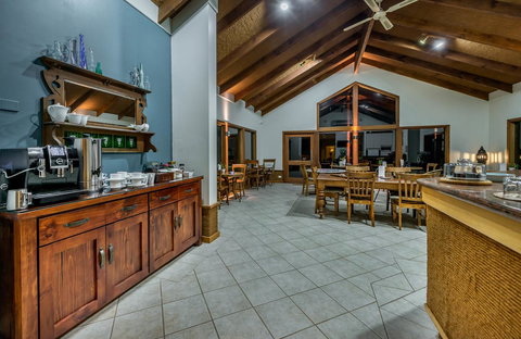 Chimes Spa Retreat - VIC Tourism 5