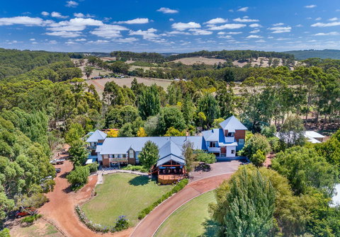 Chimes Spa Retreat - VIC Tourism 3