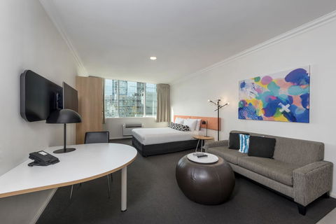 Oaks Perth Hotel - VIC Tourism 0