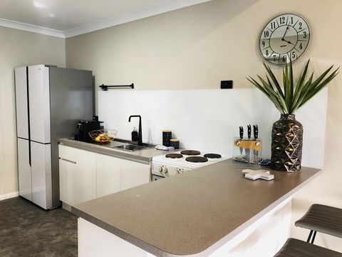 West Beach Lagoon 220 Stylish And Cozy - VIC Tourism 5