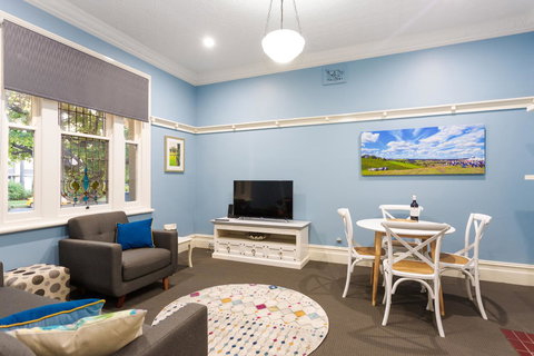 Blue Door Apartments - VIC Tourism 2