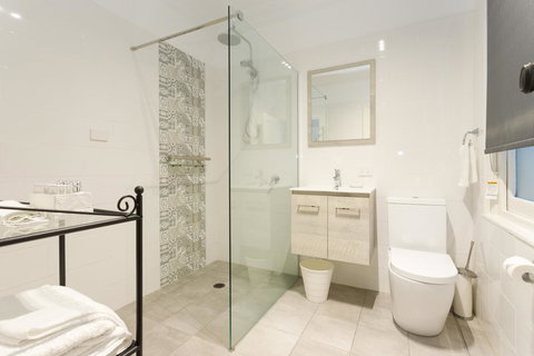 Blue Door Apartments - VIC Tourism 1