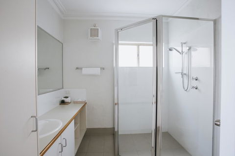 Canal Rocks Beachfront Apartments - VIC Tourism 34