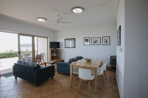 Canal Rocks Beachfront Apartments - VIC Tourism 8