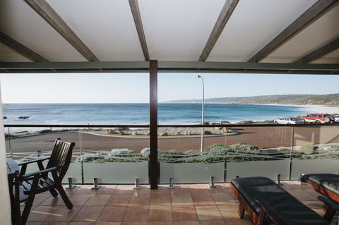 Canal Rocks Beachfront Apartments - VIC Tourism 0