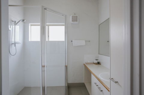 Canal Rocks Beachfront Apartments - VIC Tourism 39
